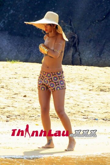 Rihanna Topless Vogue Brazil Beach Photoshoot Candid Photos www.GutterUncensored.com 001.jpg