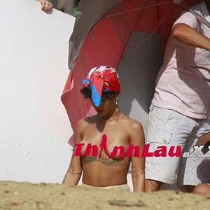 Rihanna Topless Vogue Brazil Beach Photoshoot Candid Photos www.GutterUncensored.com 018.jpg